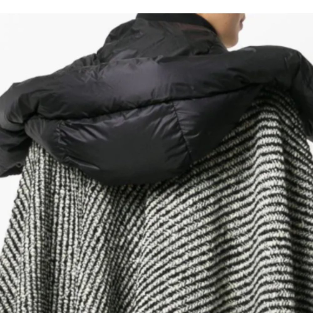 Moncler Poncho/Cape Embroidered Draped